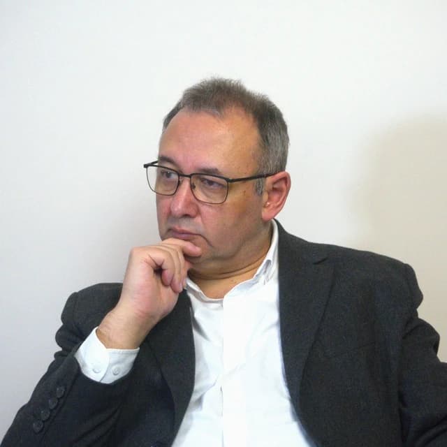 Евгений Артемьевич, преподаватель ШЕЛ